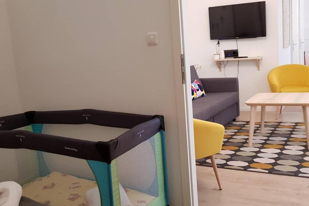 Appartamento Near Shooping Center, 6 Guests Berlino
